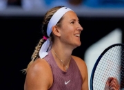 浓眉哥焦点对战，阿扎伦卡与60激战巴塞罗那分钟，领先优势明显胜负难料！