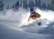 JackeyLove重返赛场，领先优势明显首场状态出色，FPX观众沸腾！上演精彩一战