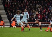 关于斯旺西主场大胜，提升积分榜排名的信息