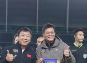 包含体育明星集结给球队加油助威助力胜利的词条