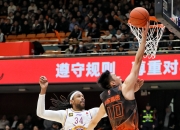 山东队在主场比赛中赢得了一场关键胜利