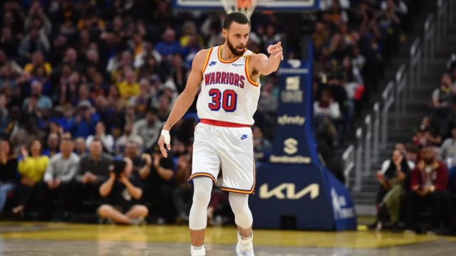 库里狂砍复出首战轰40分分,76人迎来新赛季高光! 库里狂砍复出首战轰40分分,76人迎来新赛季高光!