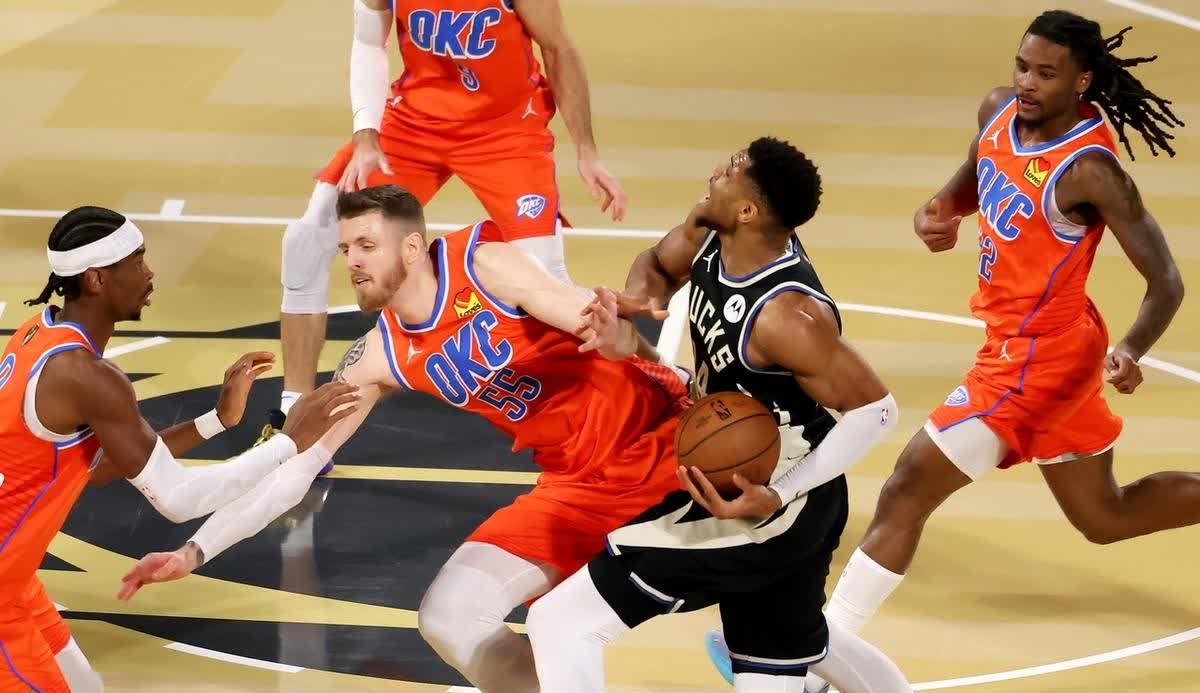 字母哥爆冷击败巴塞罗那，回归赛场引爆全场！